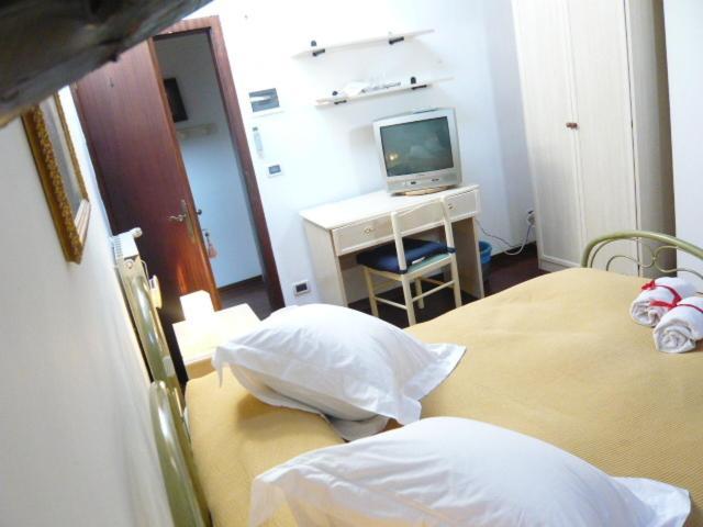 Villa Gabriella B&B - Apartments Lido di Venezia Bagian luar foto
