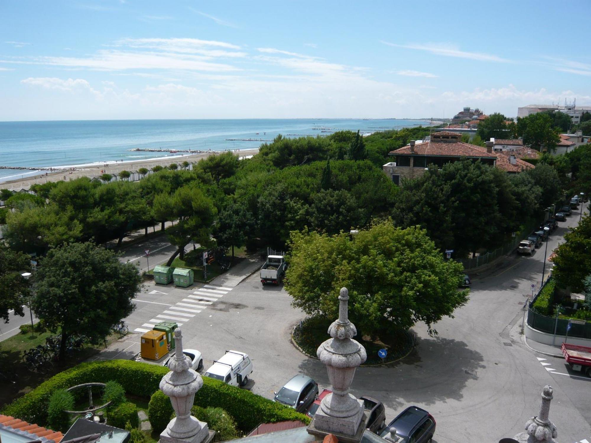 Villa Gabriella B&B - Apartments Lido di Venezia Bagian luar foto